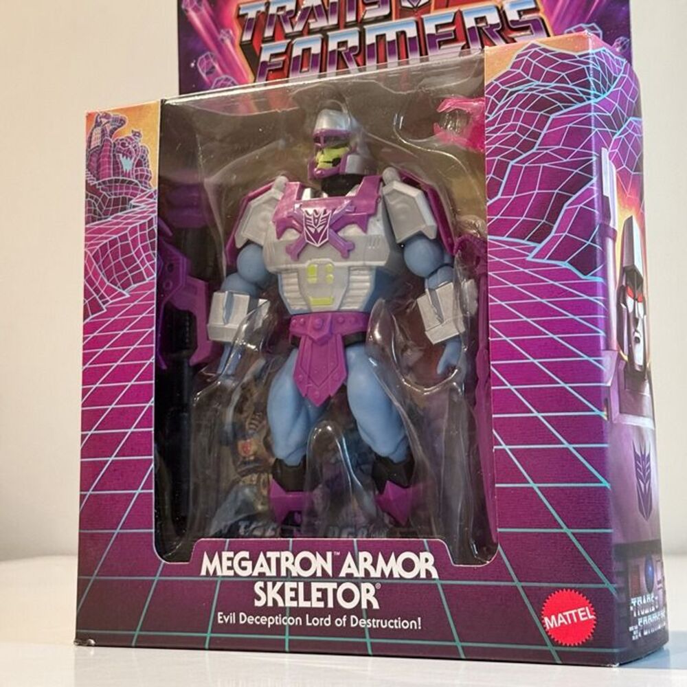 Masters of the Universe x Transformers Megatron Skeletor & Man-At-Arms - Picture 6 of 10